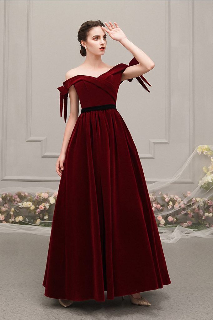 Robe soirée longue rétro velours rouge bordeaux encolure bardot