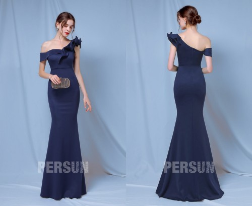 Robe de soirée chic sirène bleue encolure volantée asymétrique